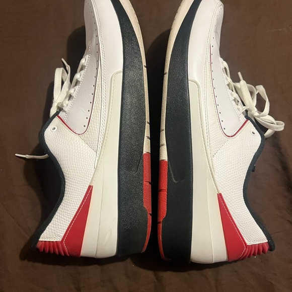 Classic White and Red Men's Sneakers Retro 2 Chicago Vintage - Picture 1 of 8